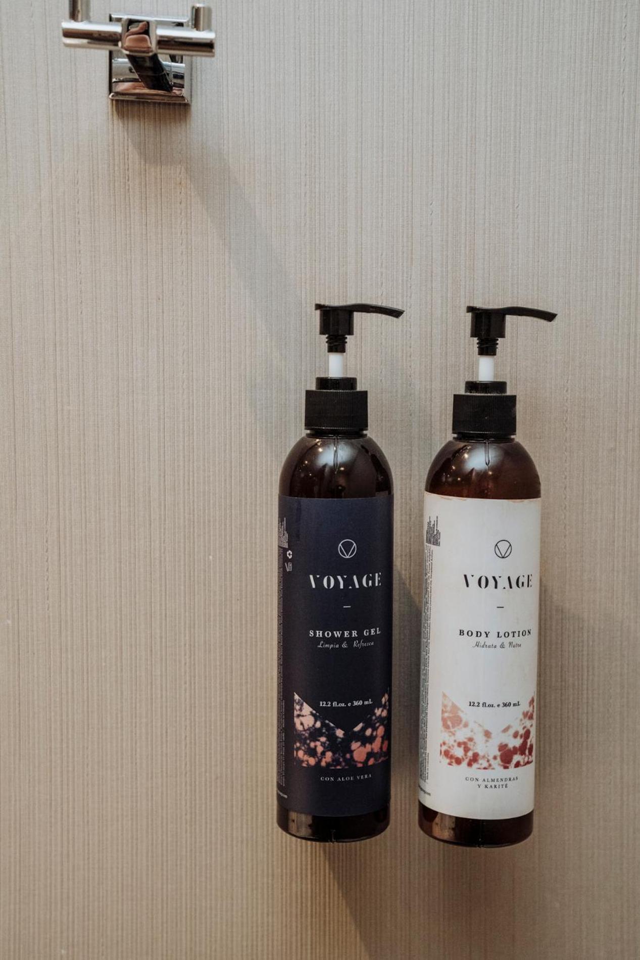 Novotel Medellin El Tesoro Eksteriør bilde Shower gel and body lotion