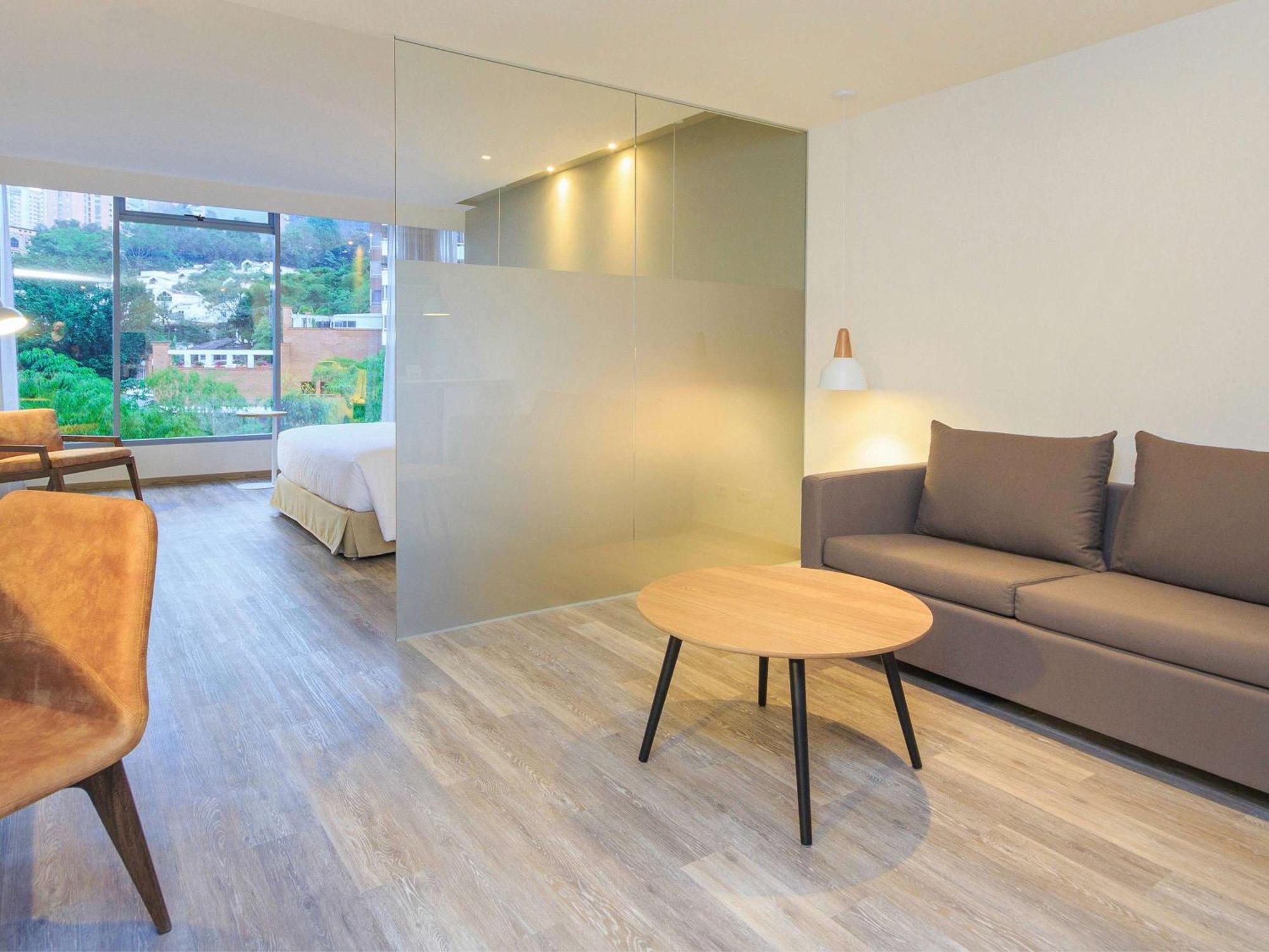 Novotel Medellin El Tesoro Eksteriør bilde A room at the hotel