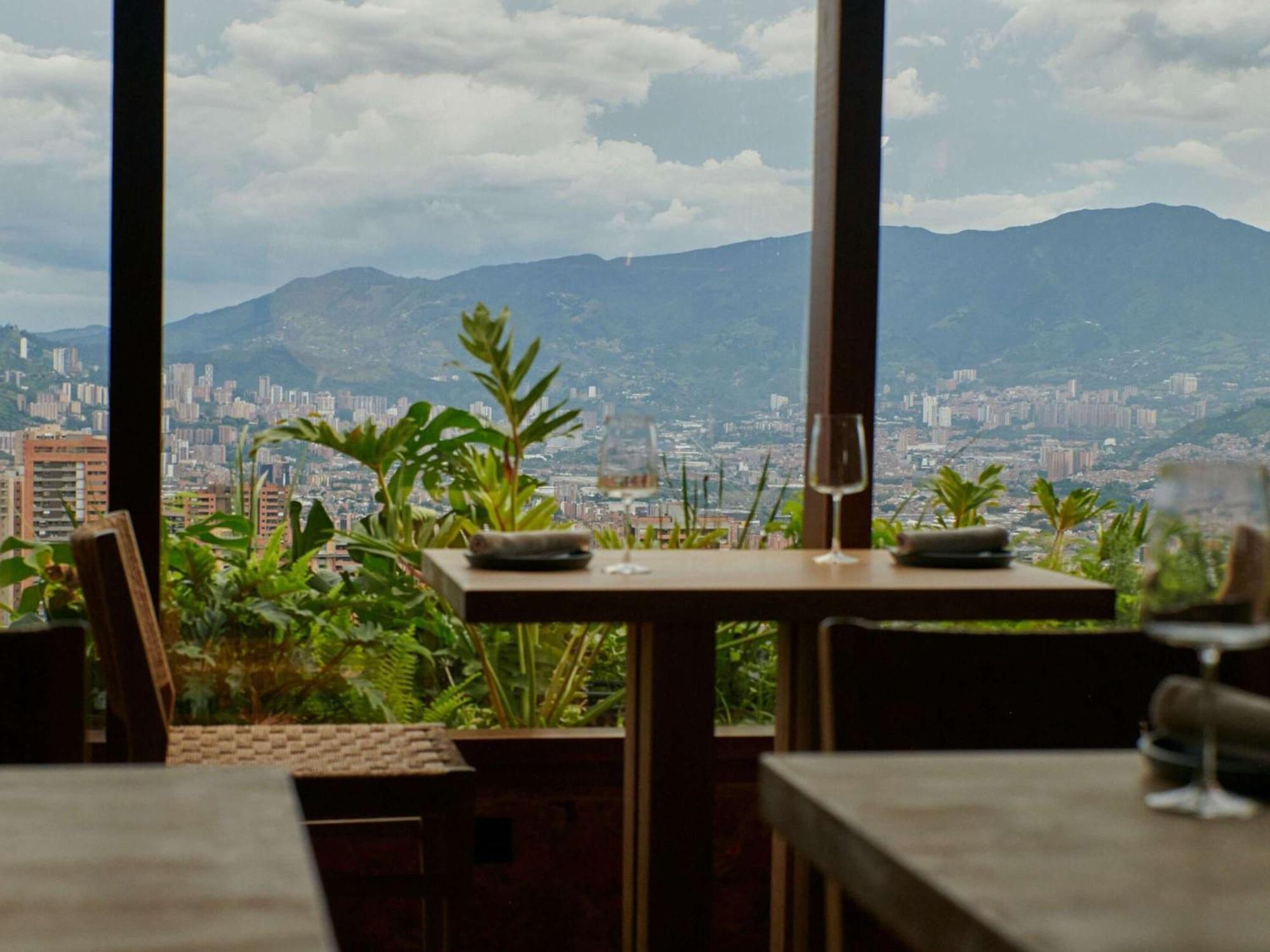 Novotel Medellin El Tesoro Eksteriør bilde View from the restaurant